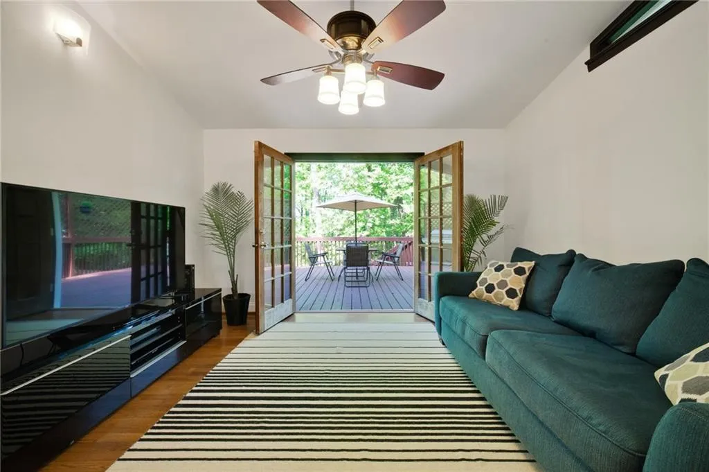 6326 Long Island Court, Sandy Springs, Georgia 30328, 3 Bedrooms Bedrooms, ,2 BathroomsBathrooms,Residential,Sold,6326 Long Island Court,6005939