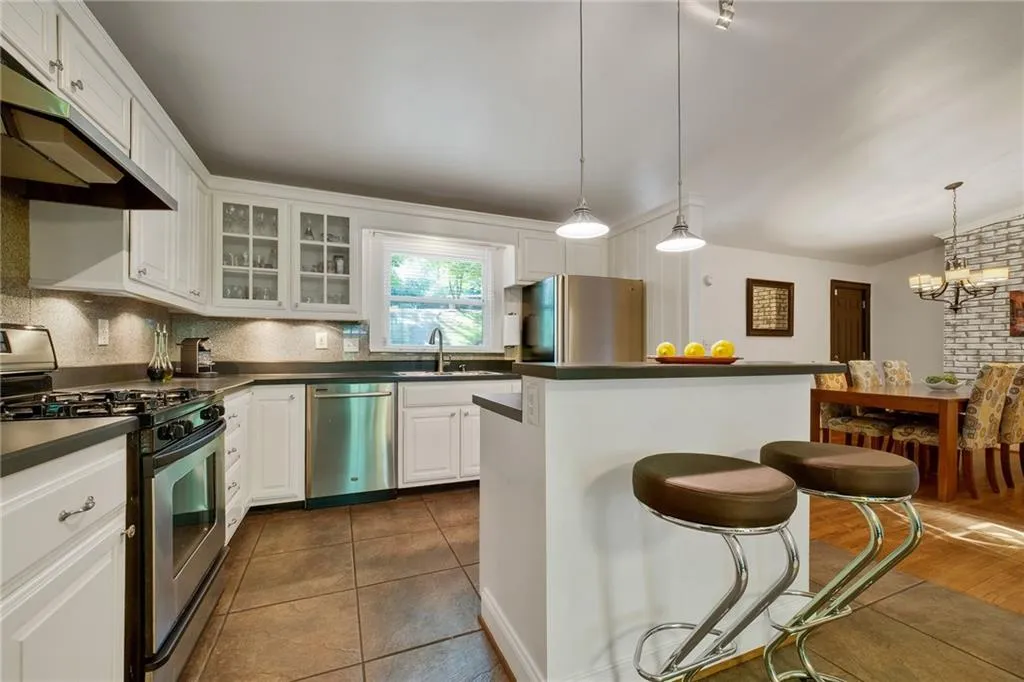 6326 Long Island Court, Sandy Springs, Georgia 30328, 3 Bedrooms Bedrooms, ,2 BathroomsBathrooms,Residential,Sold,6326 Long Island Court,6005939