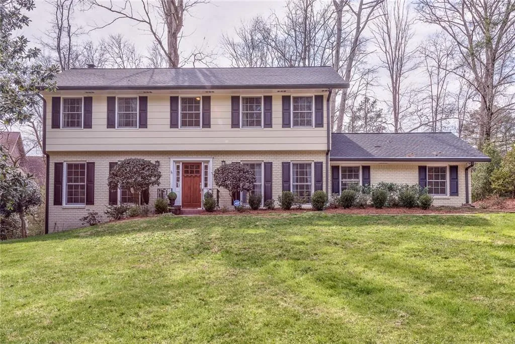 615 W Northway Lane, Atlanta, Georgia 30342, 4 Bedrooms Bedrooms, ,3 BathroomsBathrooms,Residential,Sold,615 W Northway Lane,5641316