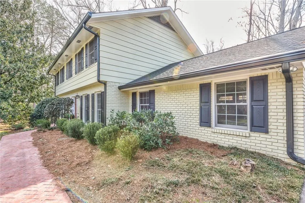 615 W Northway Lane, Atlanta, Georgia 30342, 4 Bedrooms Bedrooms, ,3 BathroomsBathrooms,Residential,Sold,615 W Northway Lane,5641316