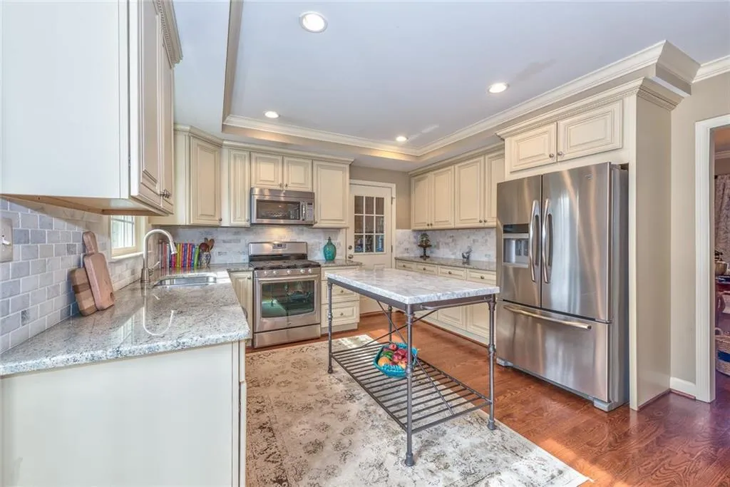 615 W Northway Lane, Atlanta, Georgia 30342, 4 Bedrooms Bedrooms, ,3 BathroomsBathrooms,Residential,Sold,615 W Northway Lane,5641316