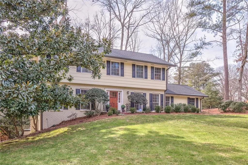 615 W Northway Lane, Atlanta, Georgia 30342, 4 Bedrooms Bedrooms, ,3 BathroomsBathrooms,Residential,Sold,615 W Northway Lane,5641316