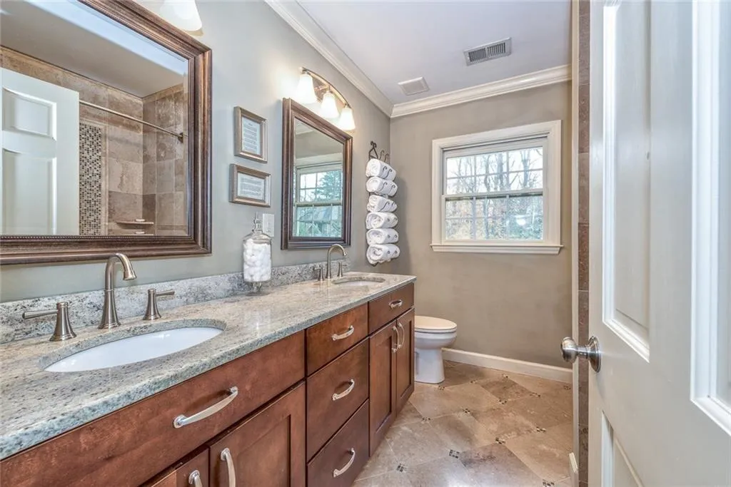615 W Northway Lane, Atlanta, Georgia 30342, 4 Bedrooms Bedrooms, ,3 BathroomsBathrooms,Residential,Sold,615 W Northway Lane,5641316