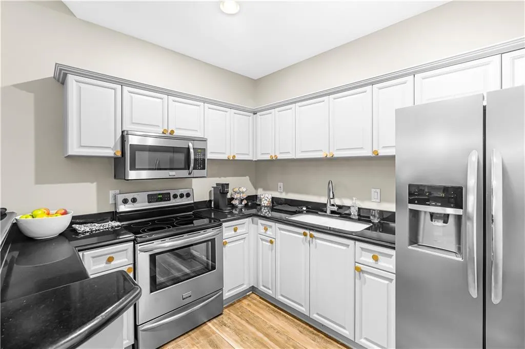 211 Colonial Homes Drive Nw Unit 1105, Atlanta, Georgia 30309, 2 Bedrooms Bedrooms, ,2 BathroomsBathrooms,Residential,For Sale,211 Colonial Homes Drive Nw Unit 1105,7568981
