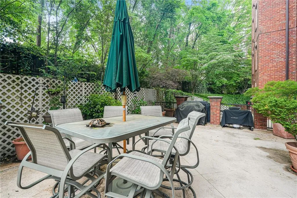 211 Colonial Homes Drive Nw Unit 1105, Atlanta, Georgia 30309, 2 Bedrooms Bedrooms, ,2 BathroomsBathrooms,Residential,For Sale,211 Colonial Homes Drive Nw Unit 1105,7568981