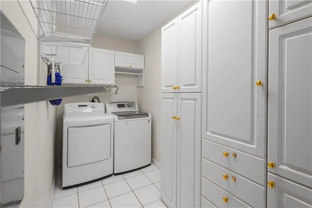 211 Colonial Homes Drive Nw Unit 1105, Atlanta, Georgia 30309, 2 Bedrooms Bedrooms, ,2 BathroomsBathrooms,Residential,For Sale,211 Colonial Homes Drive Nw Unit 1105,7568981
