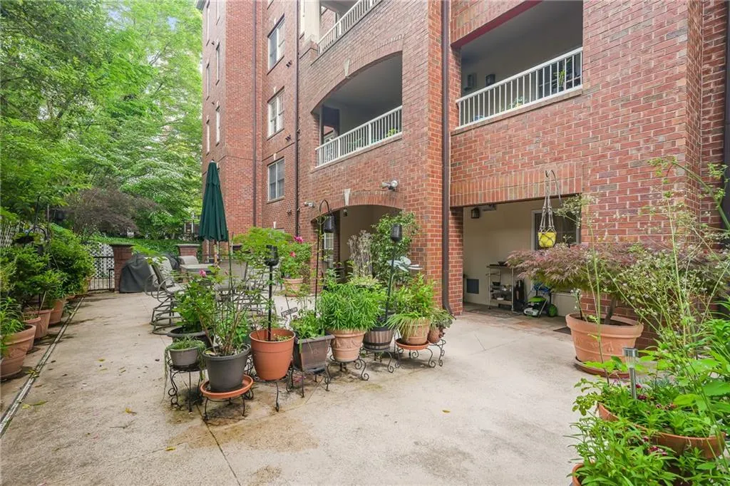 211 Colonial Homes Drive Nw Unit 1105, Atlanta, Georgia 30309, 2 Bedrooms Bedrooms, ,2 BathroomsBathrooms,Residential,For Sale,211 Colonial Homes Drive Nw Unit 1105,7568981