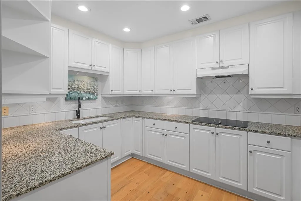 211 Colonial Homes Drive Nw Unit 1105, Atlanta, Georgia 30309, 2 Bedrooms Bedrooms, ,2 BathroomsBathrooms,Residential,For Sale,211 Colonial Homes Drive Nw Unit 1105,7568981