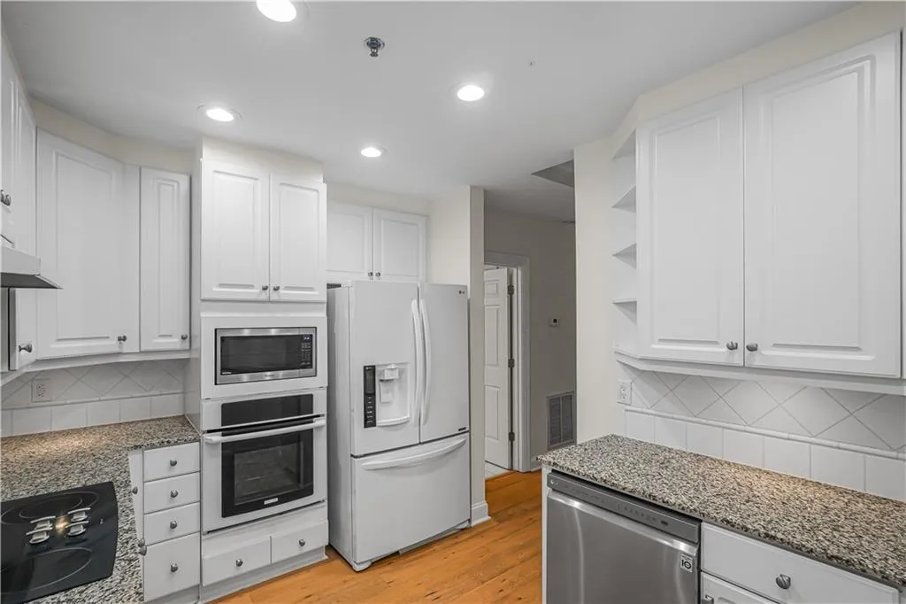 211 Colonial Homes Drive Nw Unit 1105, Atlanta, Georgia 30309, 2 Bedrooms Bedrooms, ,2 BathroomsBathrooms,Residential,For Sale,211 Colonial Homes Drive Nw Unit 1105,7568981