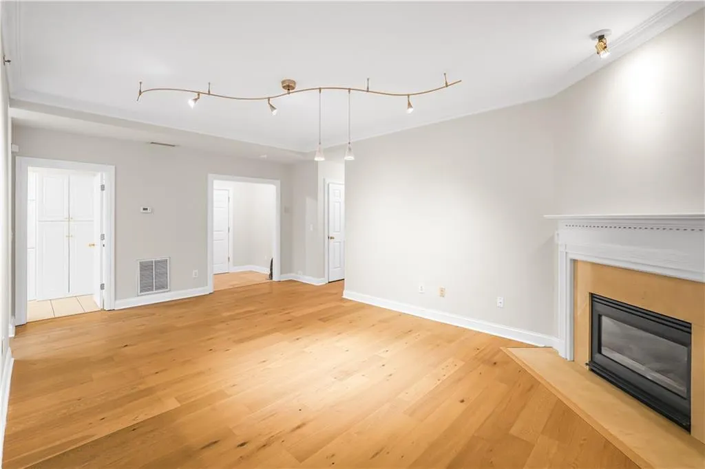 211 Colonial Homes Drive Nw Unit 1105, Atlanta, Georgia 30309, 2 Bedrooms Bedrooms, ,2 BathroomsBathrooms,Residential,For Sale,211 Colonial Homes Drive Nw Unit 1105,7568981