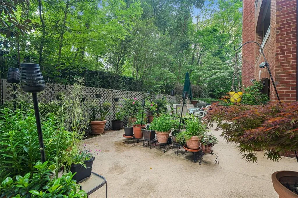211 Colonial Homes Drive Nw Unit 1105, Atlanta, Georgia 30309, 2 Bedrooms Bedrooms, ,2 BathroomsBathrooms,Residential,For Sale,211 Colonial Homes Drive Nw Unit 1105,7568981