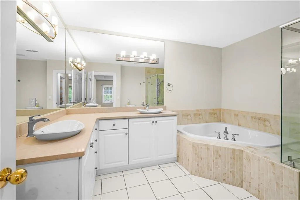 211 Colonial Homes Drive Nw Unit 1105, Atlanta, Georgia 30309, 2 Bedrooms Bedrooms, ,2 BathroomsBathrooms,Residential,For Sale,211 Colonial Homes Drive Nw Unit 1105,7568981