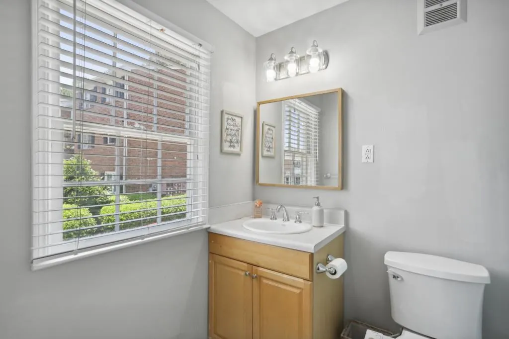 6520 Roswell Road Unit 24, Atlanta, Georgia 30328, 3 Bedrooms Bedrooms, ,2 BathroomsBathrooms,Residential,Sold,6520 Roswell Road Unit 24,7047330