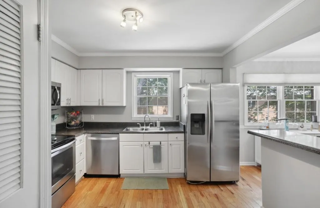 6520 Roswell Road Unit 24, Atlanta, Georgia 30328, 3 Bedrooms Bedrooms, ,2 BathroomsBathrooms,Residential,Sold,6520 Roswell Road Unit 24,7047330