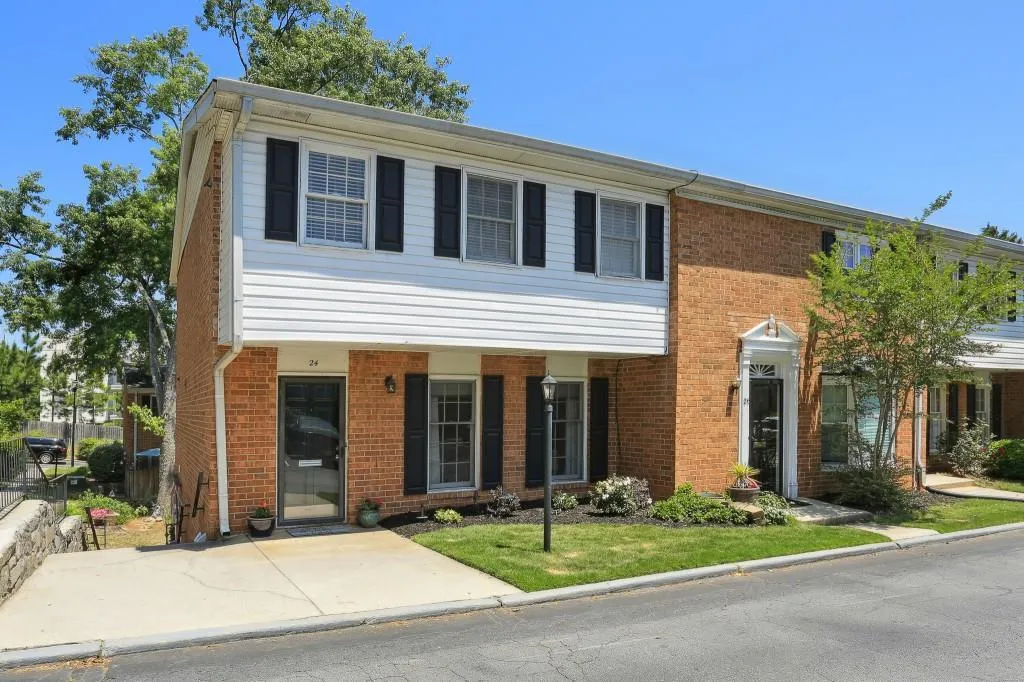 6520 Roswell Road Unit 24, Atlanta, Georgia 30328, 3 Bedrooms Bedrooms, ,2 BathroomsBathrooms,Residential,Sold,6520 Roswell Road Unit 24,7047330