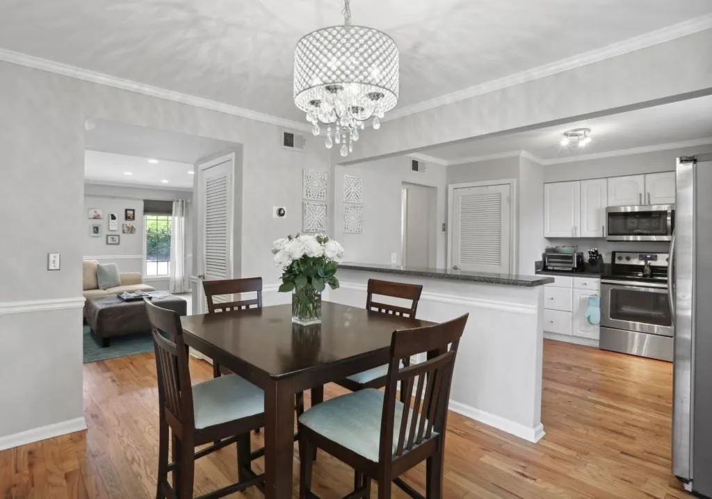 6520 Roswell Road Unit 24, Atlanta, Georgia 30328, 3 Bedrooms Bedrooms, ,2 BathroomsBathrooms,Residential,Sold,6520 Roswell Road Unit 24,7047330