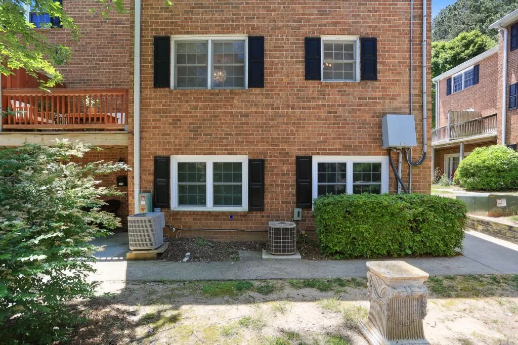 6520 Roswell Road Unit 24, Atlanta, Georgia 30328, 3 Bedrooms Bedrooms, ,2 BathroomsBathrooms,Residential,Sold,6520 Roswell Road Unit 24,7047330