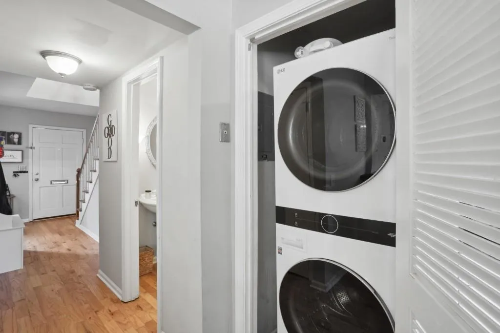 6520 Roswell Road Unit 24, Atlanta, Georgia 30328, 3 Bedrooms Bedrooms, ,2 BathroomsBathrooms,Residential,Sold,6520 Roswell Road Unit 24,7047330