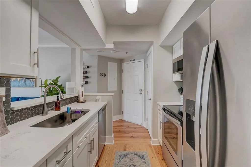 1 Biscayne Drive NW Unit 604, Atlanta, Georgia 30309, 1 Bedroom Bedrooms, ,1 BathroomBathrooms,Residential,Sold,1 Biscayne Drive NW Unit 604,7303794