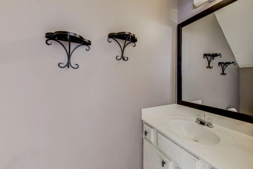 1305 Wedgewood Court, Sandy Springs, Georgia 30350, 2 Bedrooms Bedrooms, ,2 BathroomsBathrooms,Residential,Sold,1305 Wedgewood Court,6610035