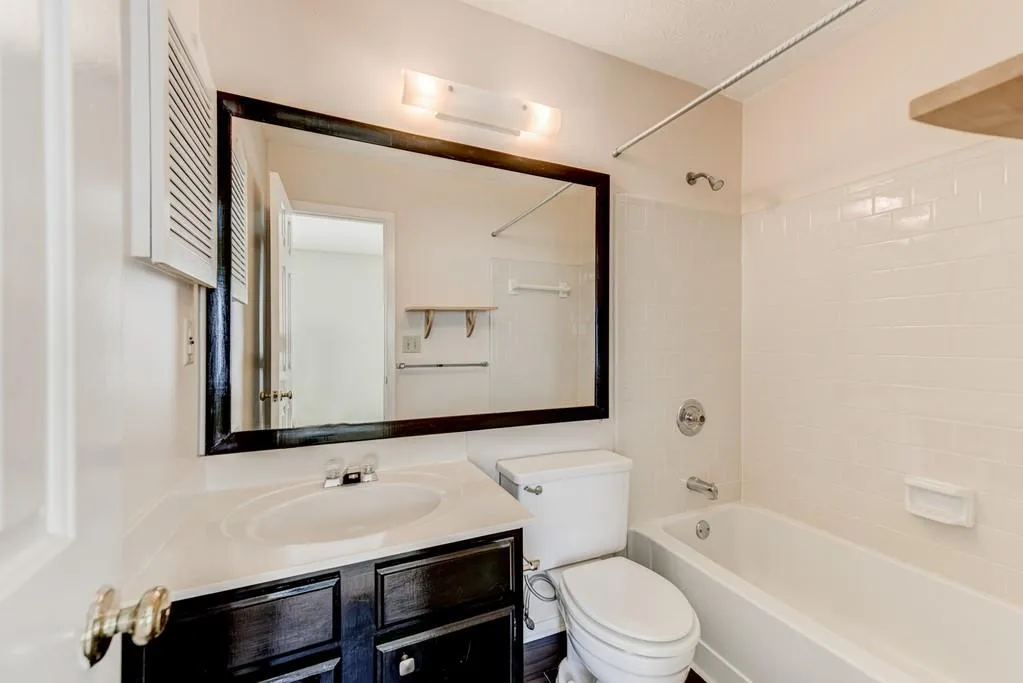 1305 Wedgewood Court, Sandy Springs, Georgia 30350, 2 Bedrooms Bedrooms, ,2 BathroomsBathrooms,Residential,Sold,1305 Wedgewood Court,6610035