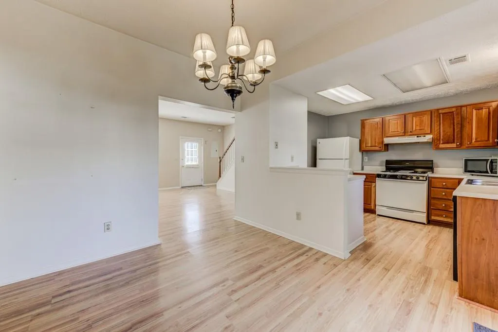 1305 Wedgewood Court, Sandy Springs, Georgia 30350, 2 Bedrooms Bedrooms, ,2 BathroomsBathrooms,Residential,Sold,1305 Wedgewood Court,6610035