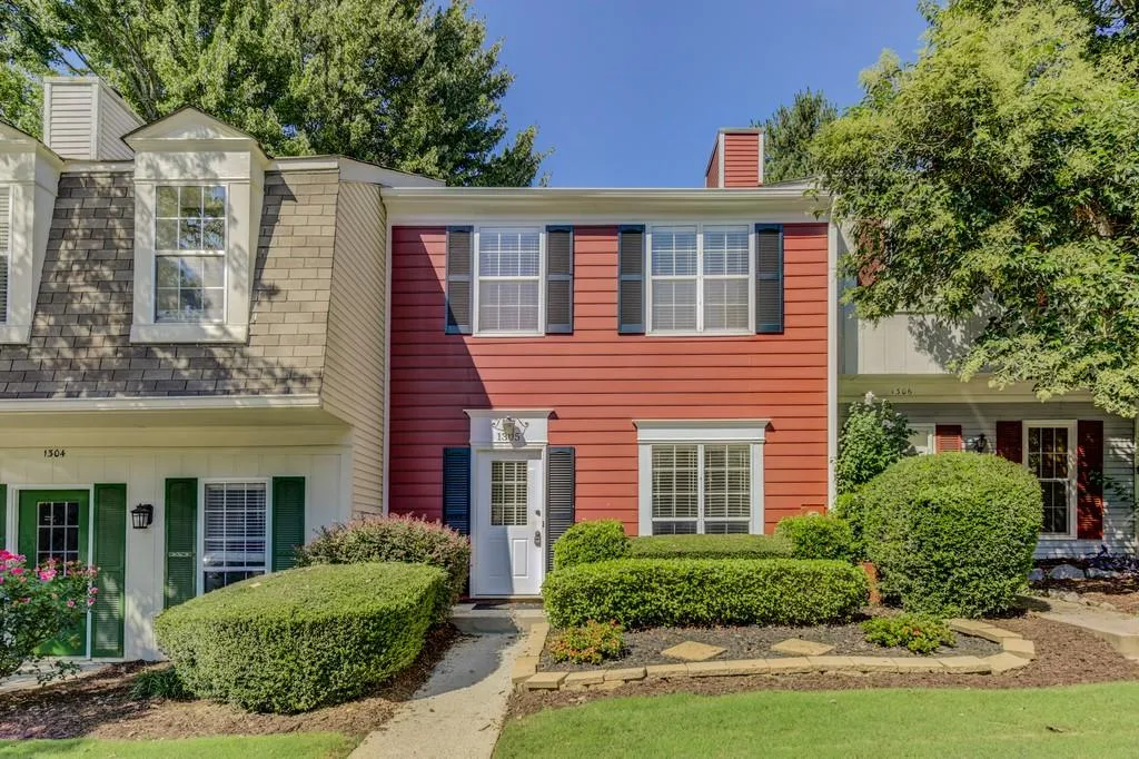 1305 Wedgewood Court, Sandy Springs, Georgia 30350, 2 Bedrooms Bedrooms, ,2 BathroomsBathrooms,Residential,Sold,1305 Wedgewood Court,6610035