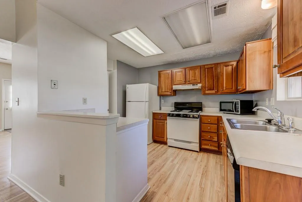 1305 Wedgewood Court, Sandy Springs, Georgia 30350, 2 Bedrooms Bedrooms, ,2 BathroomsBathrooms,Residential,Sold,1305 Wedgewood Court,6610035