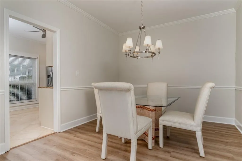 5515 Chemin De Vie, Atlanta, Georgia 30342, 2 Bedrooms Bedrooms, ,2 BathroomsBathrooms,Residential,Sold,5515 Chemin De Vie,6506204