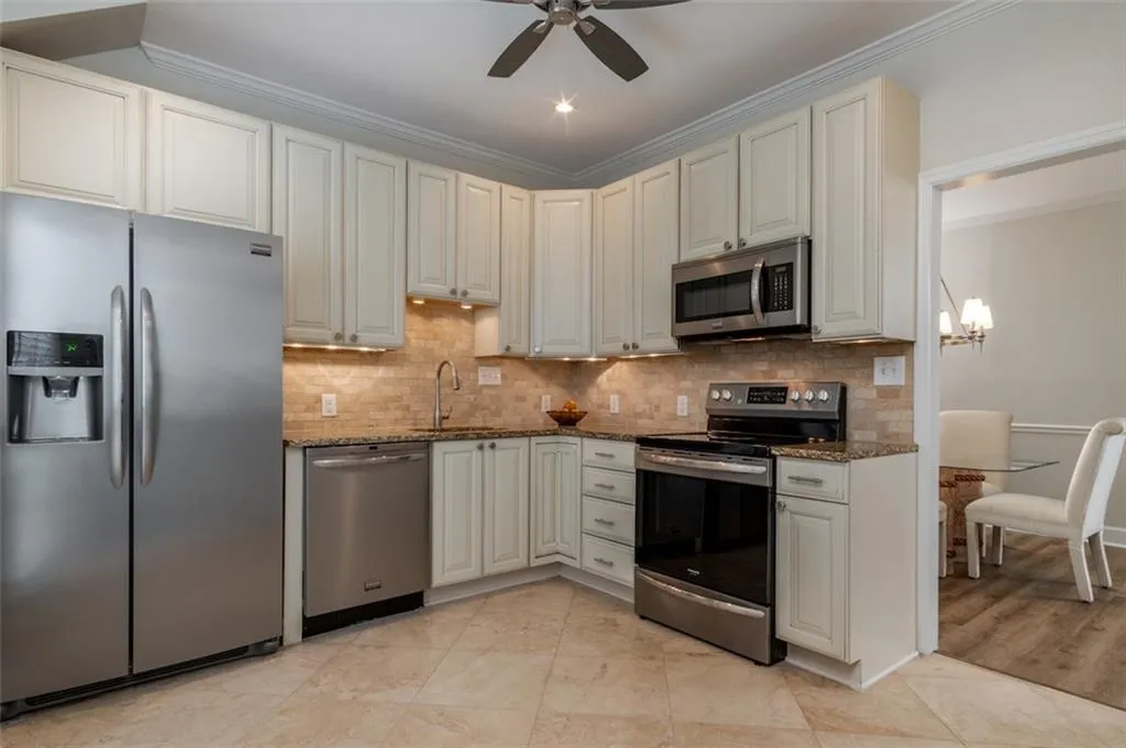 5515 Chemin De Vie, Atlanta, Georgia 30342, 2 Bedrooms Bedrooms, ,2 BathroomsBathrooms,Residential,Sold,5515 Chemin De Vie,6506204