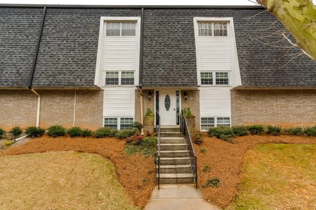5515 Chemin De Vie, Atlanta, Georgia 30342, 2 Bedrooms Bedrooms, ,2 BathroomsBathrooms,Residential,Sold,5515 Chemin De Vie,6506204