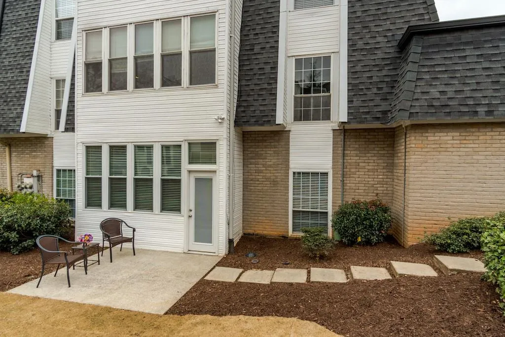 5515 Chemin De Vie, Atlanta, Georgia 30342, 2 Bedrooms Bedrooms, ,2 BathroomsBathrooms,Residential,Sold,5515 Chemin De Vie,6506204