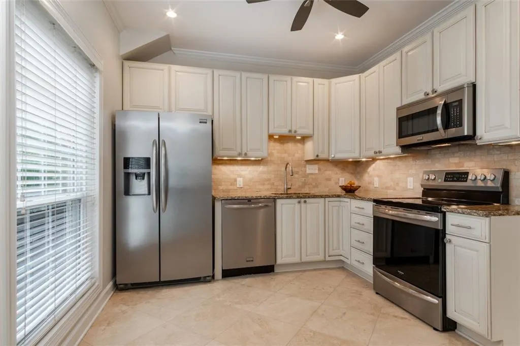 5515 Chemin De Vie, Atlanta, Georgia 30342, 2 Bedrooms Bedrooms, ,2 BathroomsBathrooms,Residential,Sold,5515 Chemin De Vie,6506204