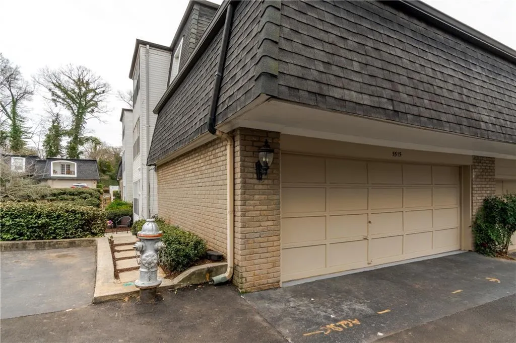 5515 Chemin De Vie, Atlanta, Georgia 30342, 2 Bedrooms Bedrooms, ,2 BathroomsBathrooms,Residential,Sold,5515 Chemin De Vie,6506204