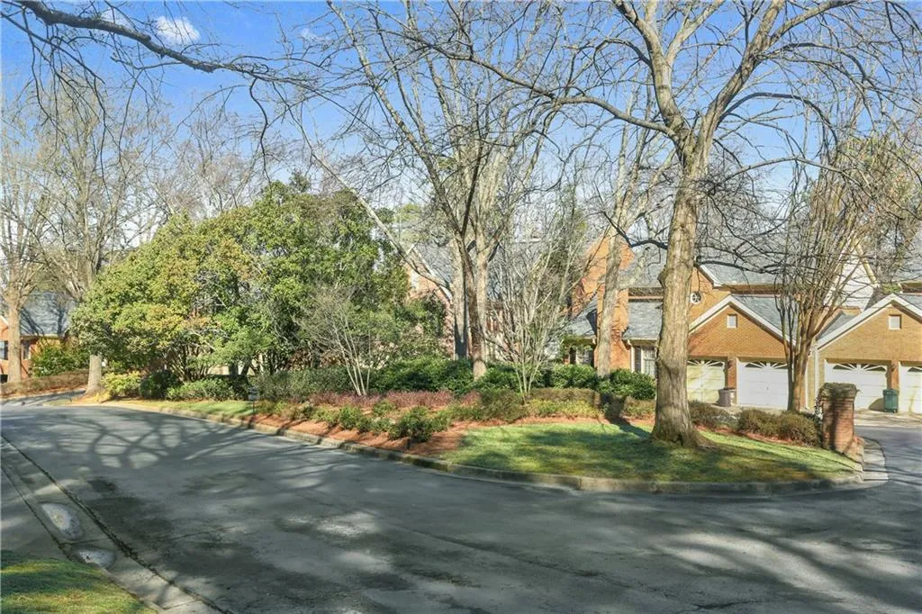 58 Ivy Chase Ne, Atlanta, Georgia 30342, 4 Bedrooms Bedrooms, ,2 BathroomsBathrooms,Residential,Sold,58 Ivy Chase Ne,5956584
