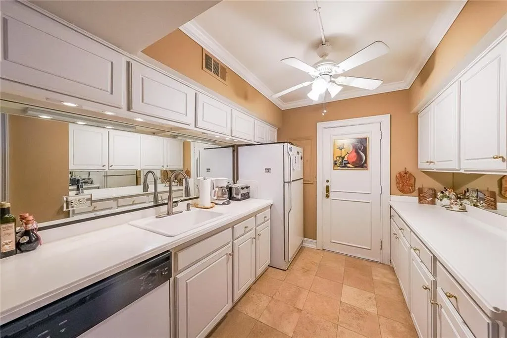3648 Peachtree Road Unit #4s, Atlanta, Georgia 30319, 3 Bedrooms Bedrooms, ,3 BathroomsBathrooms,Residential,For Sale,3648 Peachtree Road Unit #4s,7618474