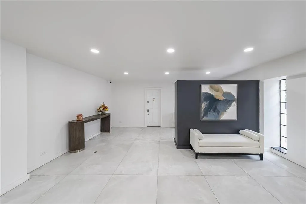 3648 Peachtree Road Unit #4s, Atlanta, Georgia 30319, 3 Bedrooms Bedrooms, ,3 BathroomsBathrooms,Residential,For Sale,3648 Peachtree Road Unit #4s,7618474