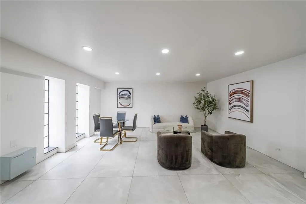3648 Peachtree Road Unit #4s, Atlanta, Georgia 30319, 3 Bedrooms Bedrooms, ,3 BathroomsBathrooms,Residential,For Sale,3648 Peachtree Road Unit #4s,7618474