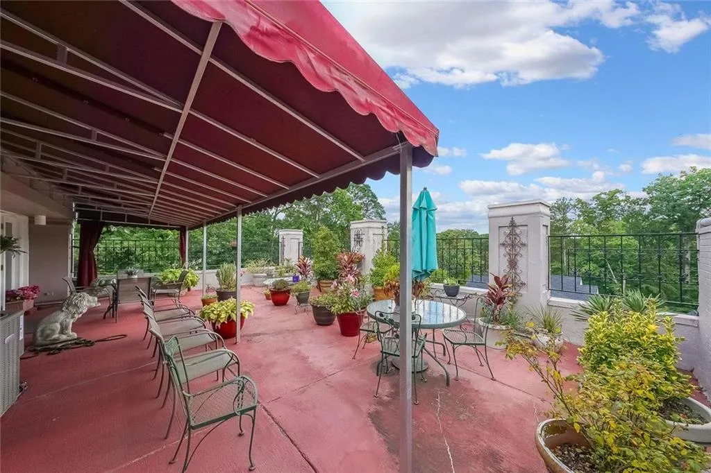 3648 Peachtree Road Unit #4s, Atlanta, Georgia 30319, 3 Bedrooms Bedrooms, ,3 BathroomsBathrooms,Residential,For Sale,3648 Peachtree Road Unit #4s,7618474