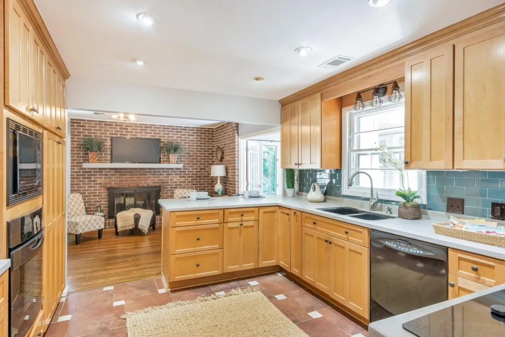 6721 Castleton Drive, Sandy Springs, Georgia 30328, 4 Bedrooms Bedrooms, ,3 BathroomsBathrooms,Residential,Sold,6721 Castleton Drive,5927716