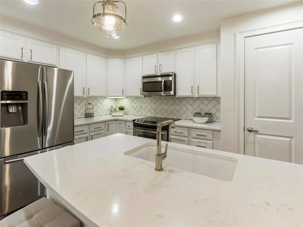 200 River Vista Drive Unit 530, Atlanta, Georgia 30339, 2 Bedrooms Bedrooms, ,2 BathroomsBathrooms,Residential,Sold,200 River Vista Drive Unit 530,7188480