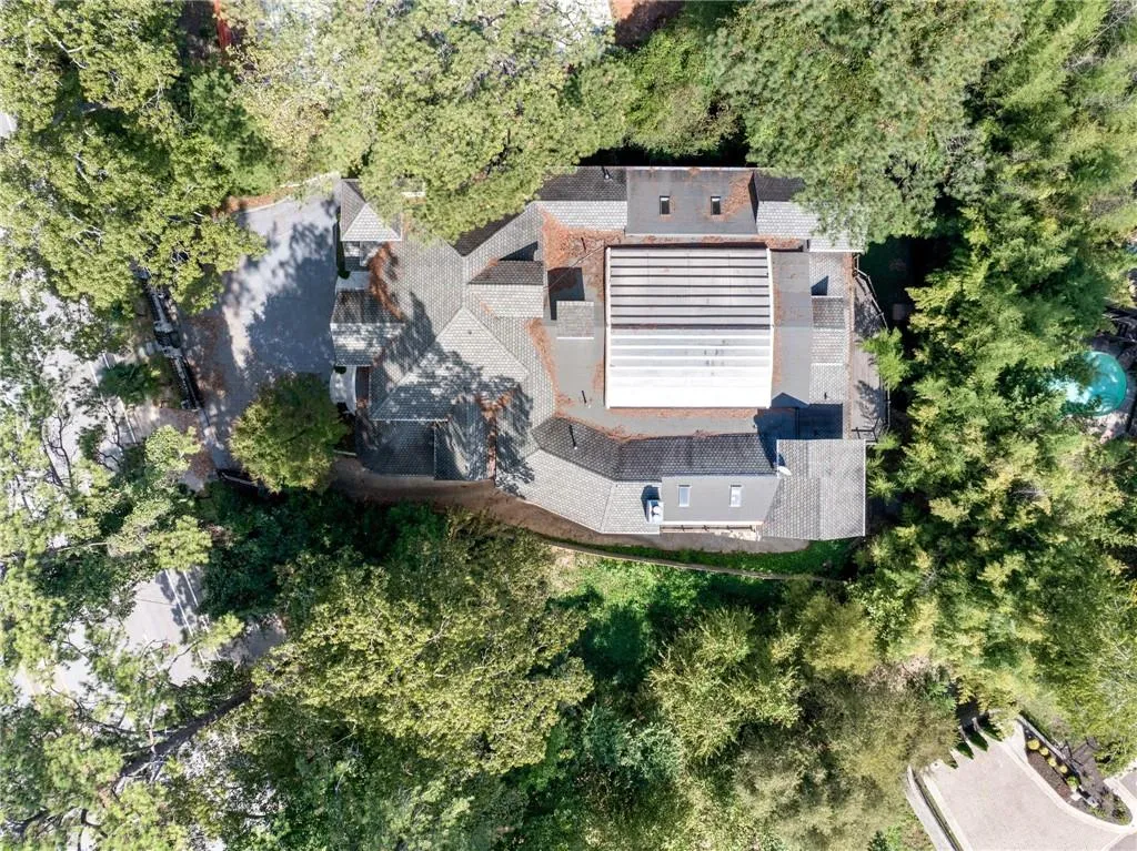 Aerial view of property and surrounding area