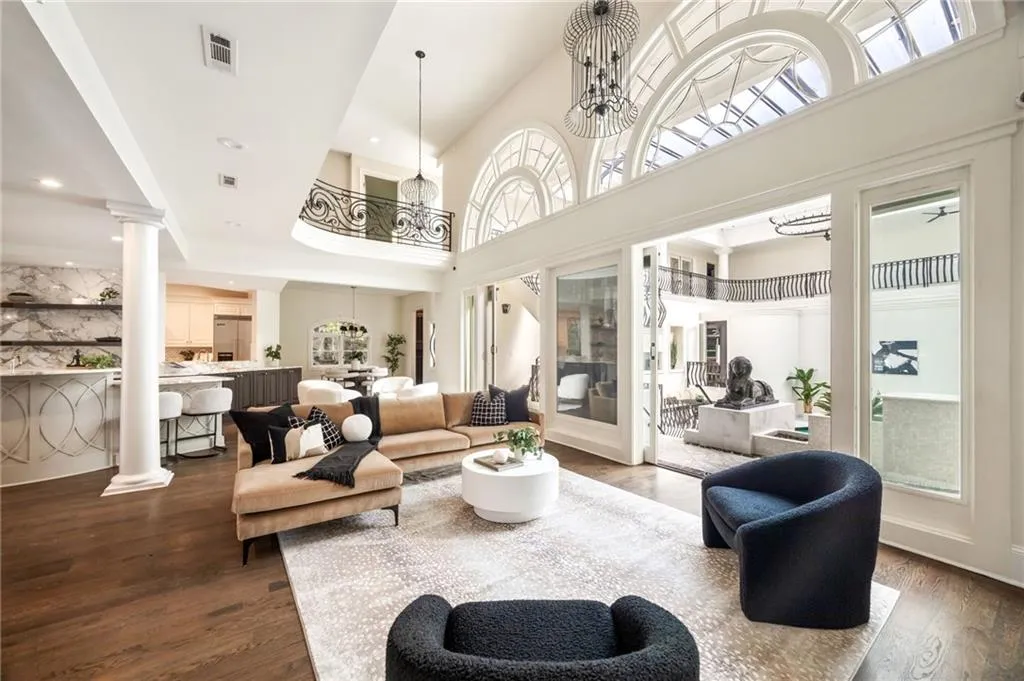 Building lobby with a high ceiling and recessed lighting