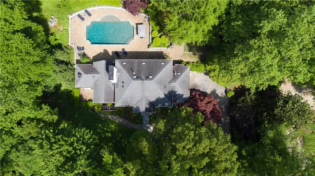 115 Jett Forest Court, Atlanta, Georgia 30327, 5 Bedrooms Bedrooms, ,4 BathroomsBathrooms,Residential,Sold,115 Jett Forest Court,6550311