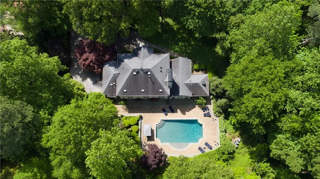 115 Jett Forest Court, Atlanta, Georgia 30327, 5 Bedrooms Bedrooms, ,4 BathroomsBathrooms,Residential,Sold,115 Jett Forest Court,6550311
