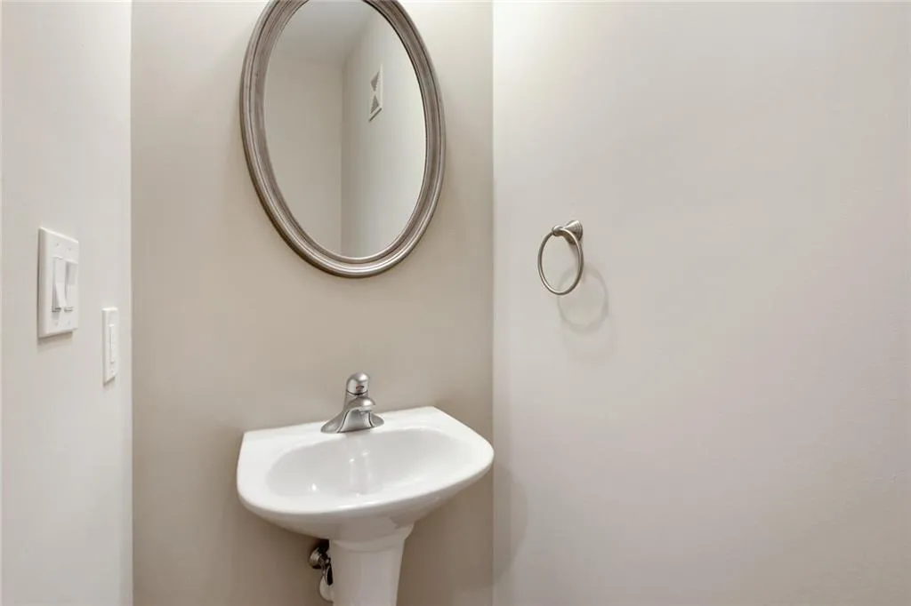 799 Hammond Drive Unit 202, Sandy Springs, Georgia 30328, 2 Bedrooms Bedrooms, ,2 BathroomsBathrooms,Residential,Sold,799 Hammond Drive Unit 202,6885750