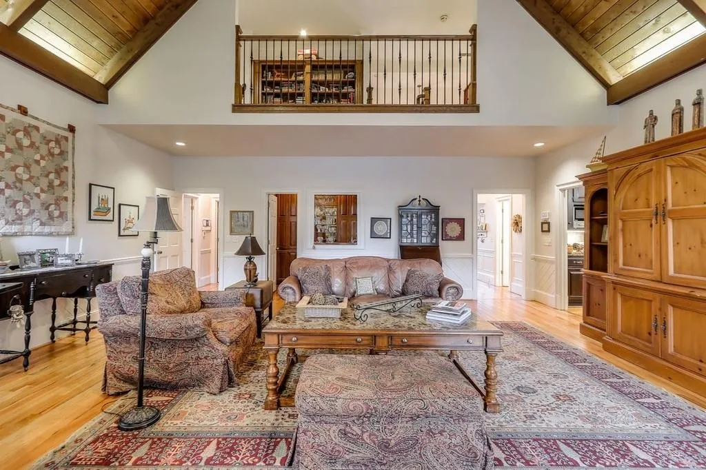 240 Quiet Water Lane, Sandy Springs, Georgia 30350, 5 Bedrooms Bedrooms, ,4 BathroomsBathrooms,Residential,Sold,240 Quiet Water Lane,6683884