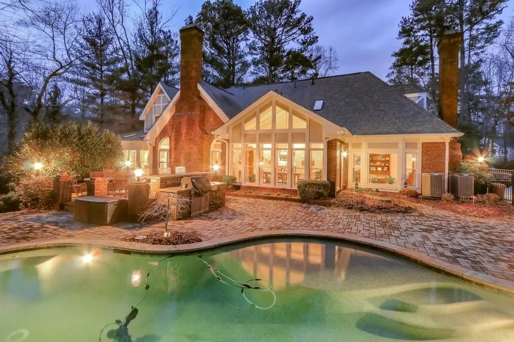 240 Quiet Water Lane, Sandy Springs, Georgia 30350, 5 Bedrooms Bedrooms, ,4 BathroomsBathrooms,Residential,Sold,240 Quiet Water Lane,6683884