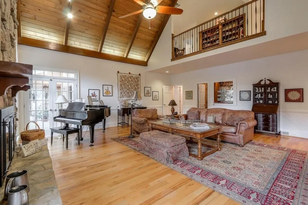 240 Quiet Water Lane, Sandy Springs, Georgia 30350, 5 Bedrooms Bedrooms, ,4 BathroomsBathrooms,Residential,Sold,240 Quiet Water Lane,6683884