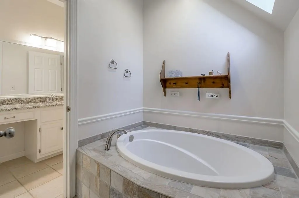 240 Quiet Water Lane, Sandy Springs, Georgia 30350, 5 Bedrooms Bedrooms, ,4 BathroomsBathrooms,Residential,Sold,240 Quiet Water Lane,6683884